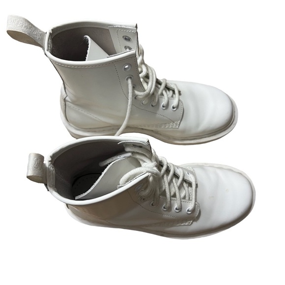 DR. MARTENS 1460 Pascal White Virginia Blanco 8 eye Boots Size 7 - Picture 2 of 8